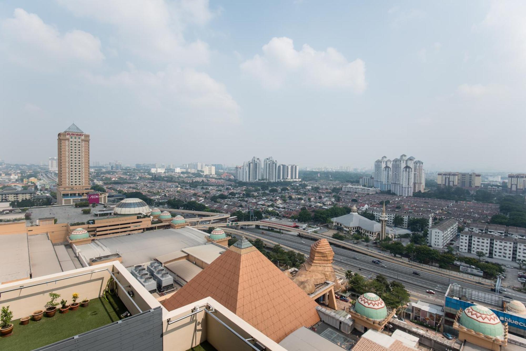 Resort Suites At Bandar Sunway Subang Jaya Exterior photo
